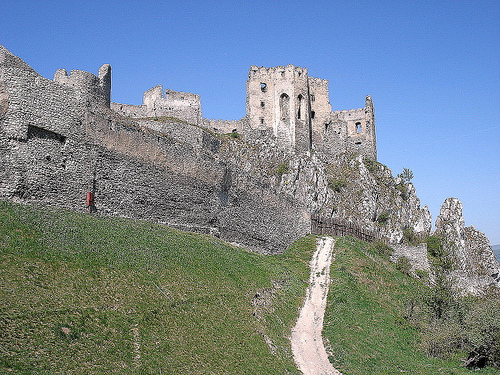 Beckov Castle (Beckovský hrad)